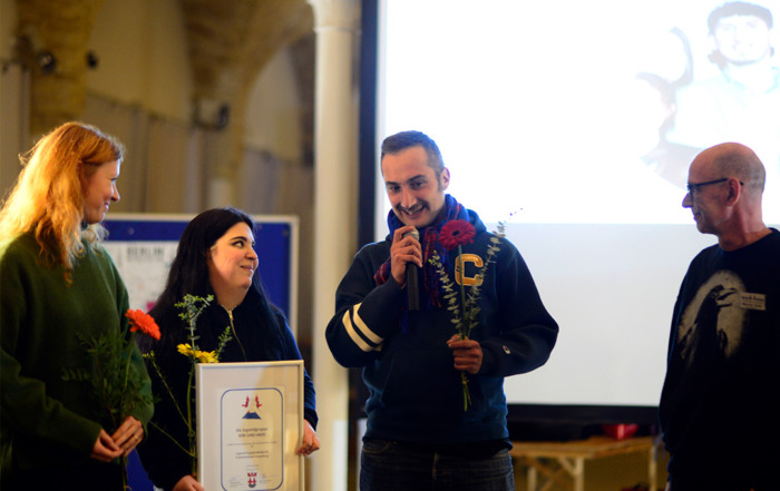 WIR SIND HIER! bekommt Jugend-Engagementpreis des Bezirks Friedrichshain-Kreuzberg